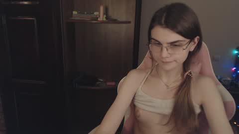 Snapshot of peralez_f chatting on January 15, 4:47 am Farida online show from January 15, 4:47 am