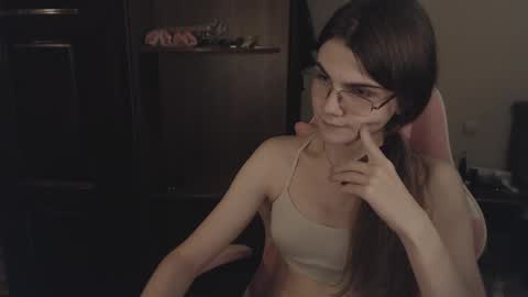 Snapshot of peralez_f chatting on February 17, 12:54 am Farida online show from February 17, 12:54 am