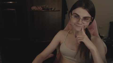 Snapshot of peralez_f chatting on February 18, 2:16 am Farida online show from February 18, 2:16 am