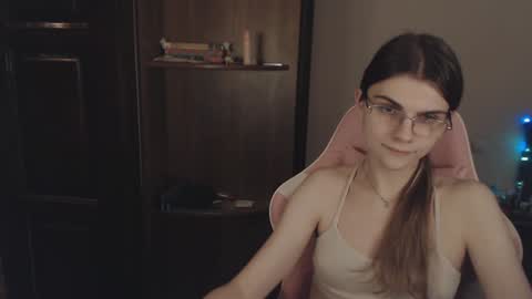 Snapshot of peralez_f chatting on January 16, 5:21 am Farida online show from January 16, 5:21 am