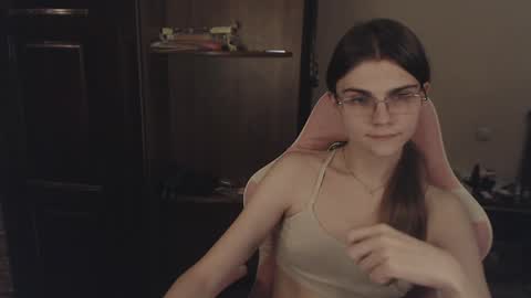 Snapshot of peralez_f chatting on January 30, 3:11 am Farida online show from January 30, 3:11 am