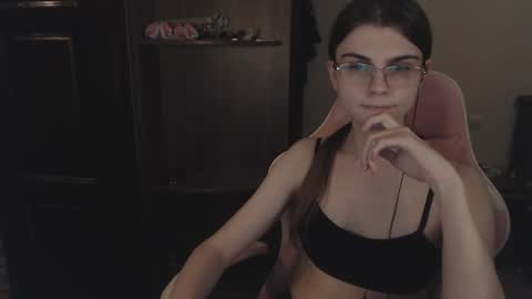 Snapshot of peralez_f chatting on February 18, 11:19 pm Farida online show from February 18, 11:19 pm