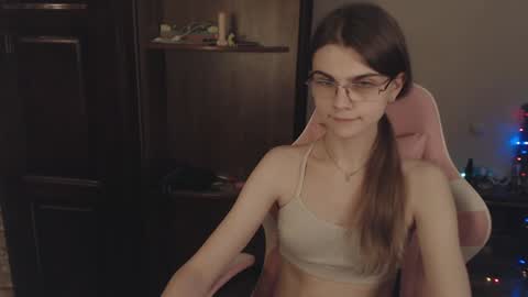 Snapshot of peralez_f chatting on January 14, 5:40 am Farida online show from January 14, 5:40 am