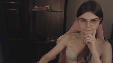 Snapshot of peralez_f chatting on January 29, 1:27 am Farida online show from January 29, 1:27 am