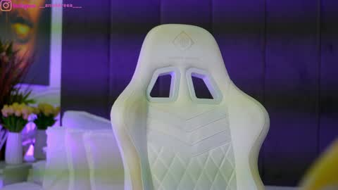 Dee online show from November 21, 5:44 pm