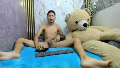 petal_bigx19 online show from July 24, 4:48 pm