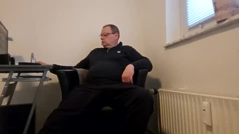 peter_03041976 online show from December 9, 10:43 am