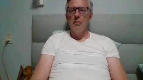 peteruitholland2 online show from May 21, 9:38 am