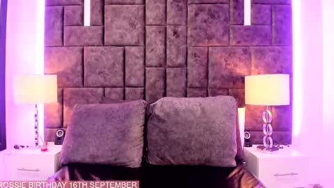 Im Rosse but u can call me Rossie or Rosita . online show from September 16, 4:21 pm