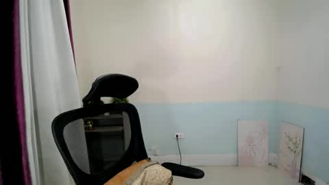 petite_angelxxx online show from June 25, 5:12 am