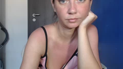 petite_danielle online show from July 29, 10:04 am