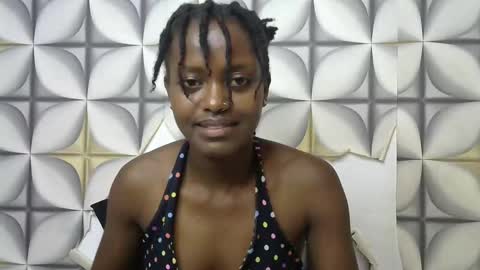 Snapshot of petite_star2 chatting on October 19, 12:15 am petite_star2 online show from October 19, 12:15 am