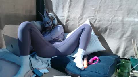 Snapshot of petitegirlypop chatting on October 3, 11:57 pm petitegirlypop online show from October 3, 11:57 pm