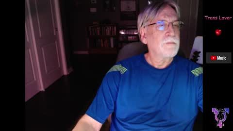 Snapshot of pghk2000 chatting on February 8, 8:42 am George online show from February 8, 8:42 am