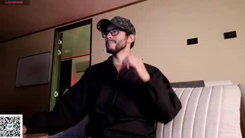 phantom_bigger1 online show from April 11, 3:27 pm