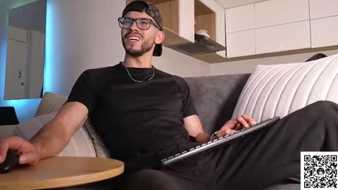 phantom_bigger1 online show from February 6, 8:22 pm