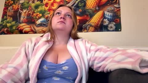 Snapshot of phatassblond chatting on September 22, 1:37 pm PhatAssBlond online show from September 22, 1:37 pm