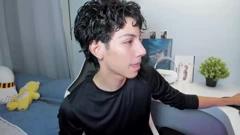 Phil.   INDEPENDENT MODEL online show from December 20, 10:00 am