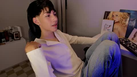 Phil.   INDEPENDENT MODEL online show from April 2, 3:36 am