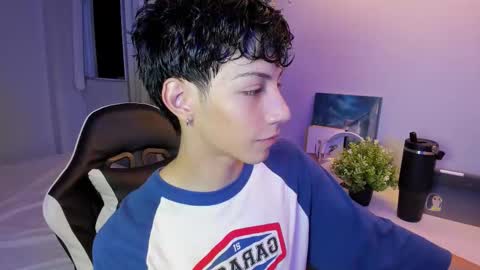 Snapshot of philipe_moonlight_ chatting on October 19, 4:50 am Phil.   INDEPENDENT MODEL online show from October 19, 4:50 am