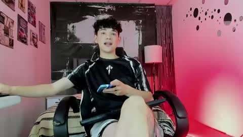 PHILLIP online show from April 13, 11:53 pm