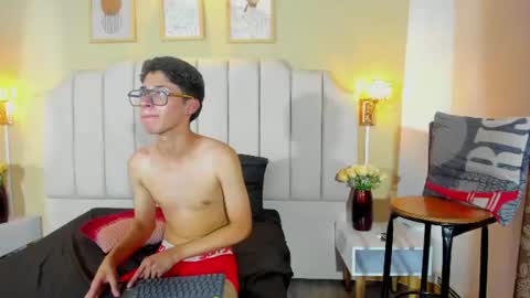 phillip_diaz online show from July 16, 8:45 pm