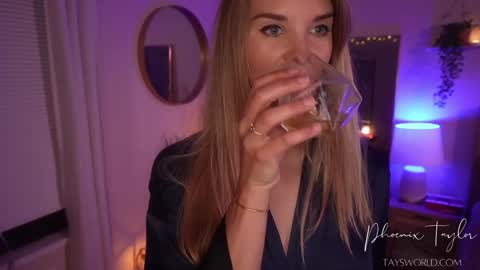 PHOENIX TAYLOR online show from November 19, 2:11 am