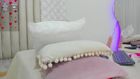 Snapshot of pia_johnson_ chatting on March 11, 2:51 pm online show from March 11, 2:51 pm