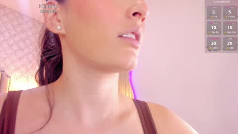 Snapshot of pia_johnson_ chatting on September 18, 11:36 am online show from September 18, 11:36 am
