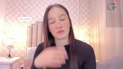 Snapshot of pia_johnson_ chatting on September 11, 11:44 am online show from September 11, 11:44 am