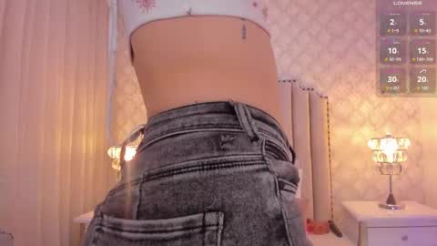 Snapshot of pia_johnson_ chatting on September 19, 11:58 am online show from September 19, 11:58 am