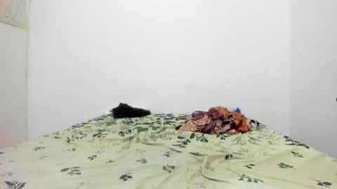 picaszomilos350 online show from April 6, 6:03 am