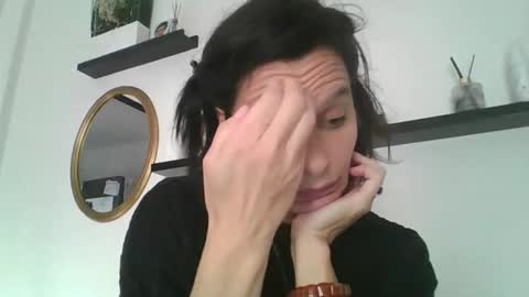 PIEDINIECOLLANT online show from November 21, 1:42 pm