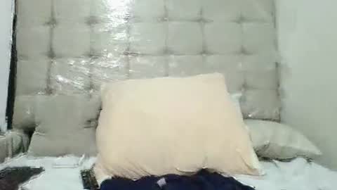 Snapshot of pieslatinos chatting on December 30, 3:14 am pieslatinos online show from December 30, 3:14 am