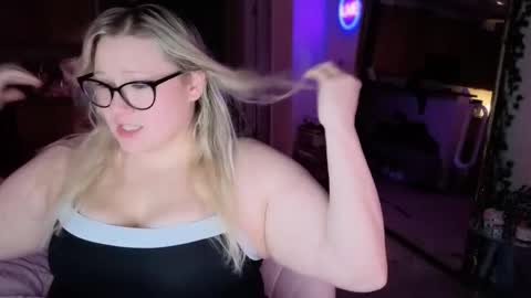 Piggy Rose online show from March 8, 1:50 am