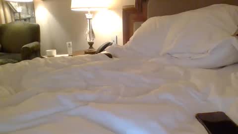 pigletwest73 online show from December 3, 12:06 pm