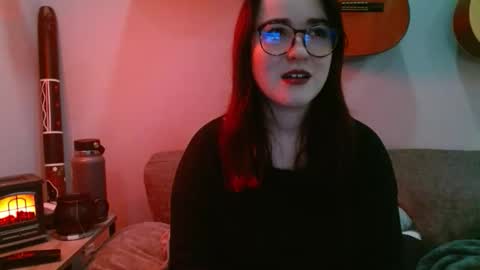 PilloGoddess online show from October 25, 8:02 am