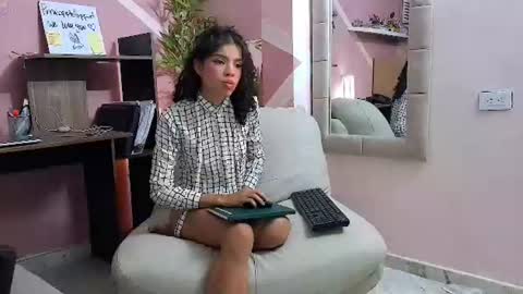 pineappleflipped online show from August 3, 3:08 am