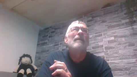 Snapshot of pinholder chatting on October 30, 7:47 pm Michael online show from October 30, 7:47 pm