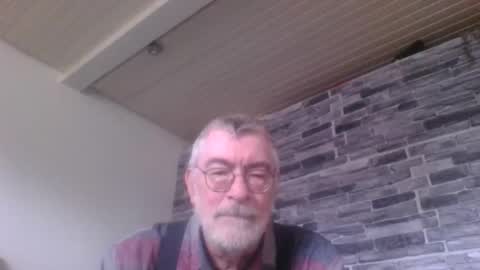 Snapshot of pinholder chatting on November 1, 10:58 am Michael online show from November 1, 10:58 am