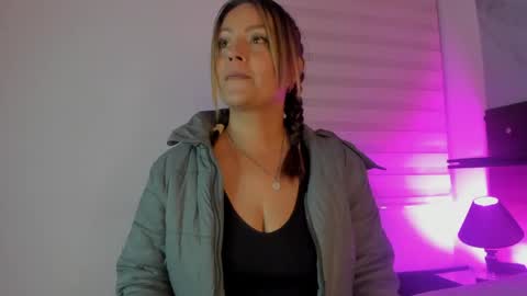 pink_as online show from April 14, 7:55 am