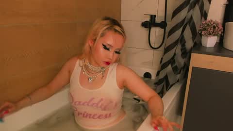 pink_medi online show from April 14, 7:55 am