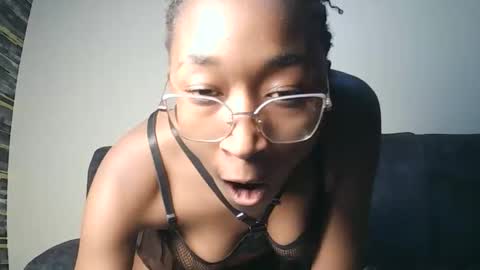 PinkyAura online show from March 20, 8:25 pm