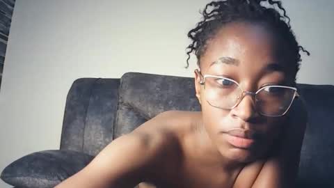 PinkyAura online show from March 18, 8:42 am