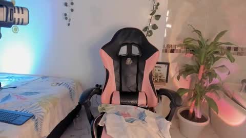 Sarah .. online show from February 10, 4:10 pm