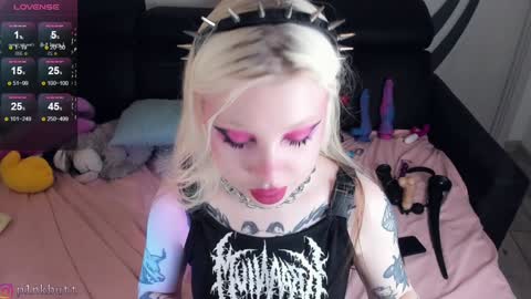 Helen Goat online show from December 7, 2:52 pm