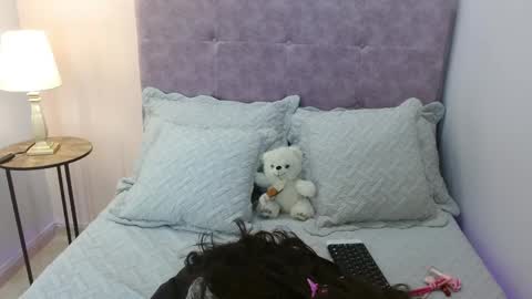 Perla online show from April 17, 3:14 pm