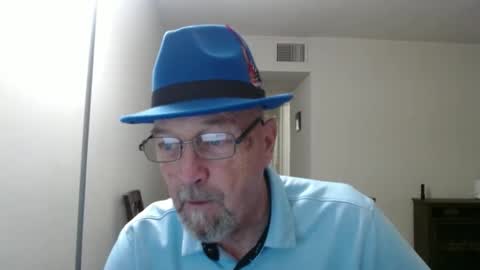 Snapshot of pipewizard chatting on March 10, 12:18 am pipewizard online show from March 10, 12:18 am