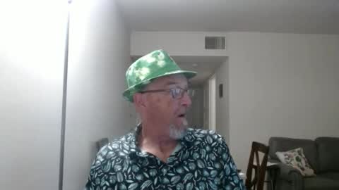 Snapshot of pipewizard chatting on October 14, 11:30 pm pipewizard online show from October 14, 11:30 pm
