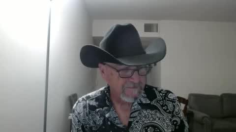 Snapshot of pipewizard chatting on October 9, 11:21 pm pipewizard online show from October 9, 11:21 pm